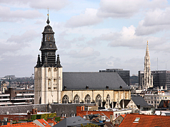  Bildansicht Sehenswürdigkeit  Gotische Spitzbogen-Architektur der Kapellenkirche